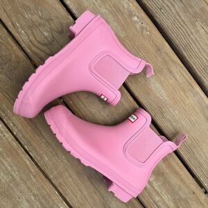 Hunter Chelsea Boot in Purring Pink